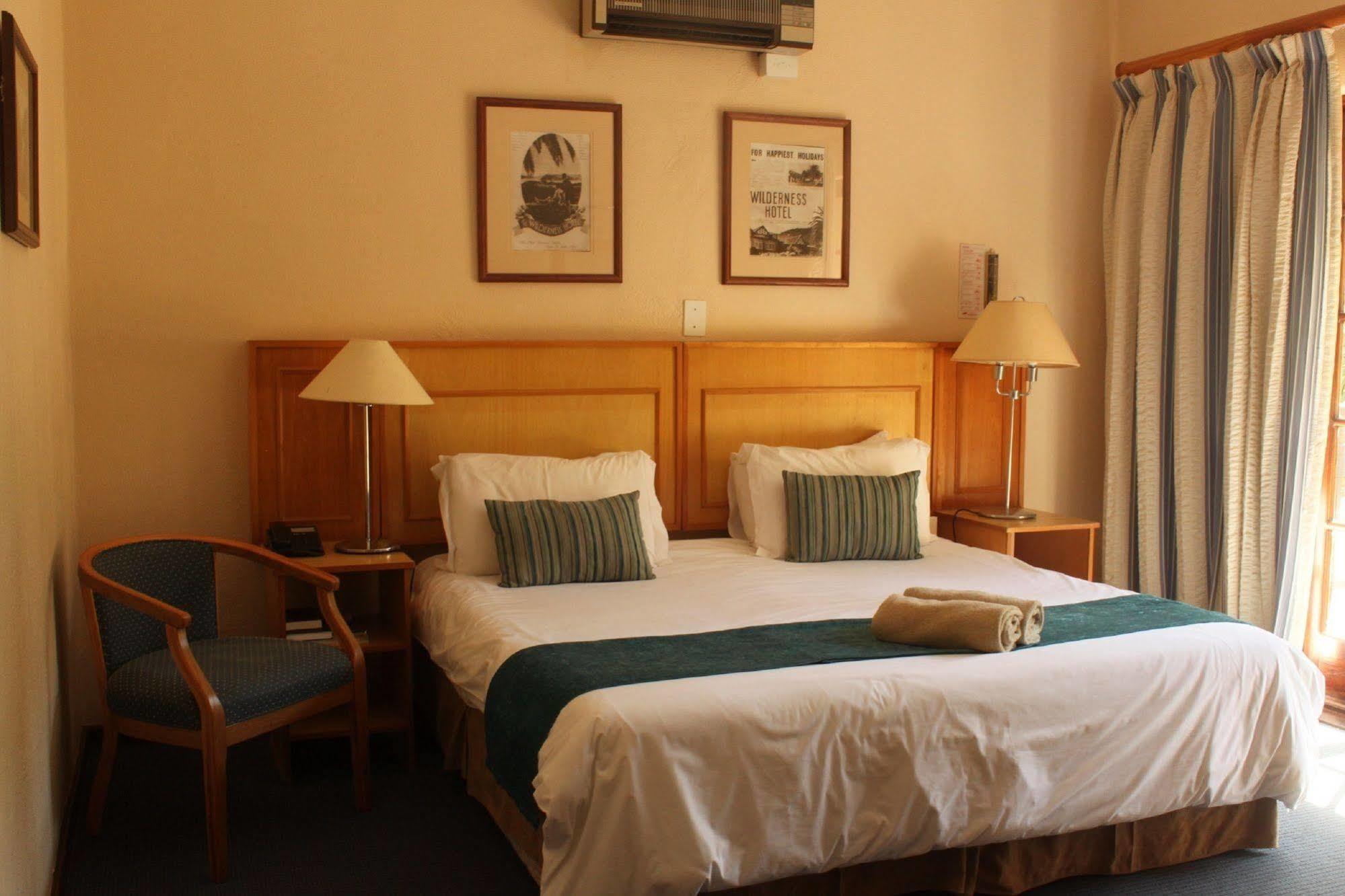 Protea Hotel Wilderness George Exteriör bild